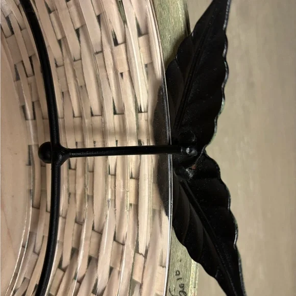 A Longaberger 2010 Oval Sage Green Color, with Teal color silk Hydranges. - Picture 13 of 16